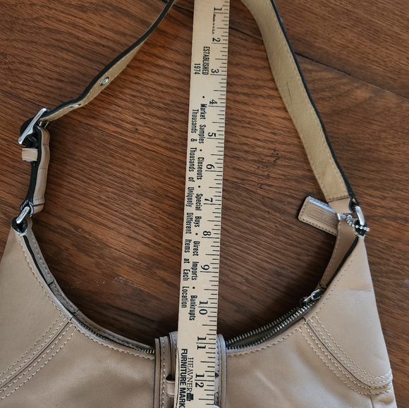 Coach Hamptons Big Buckle Medium Beige Leather Hobo F11197 - Picture 10 of 16